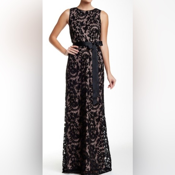 Adrianna Papell Dresses & Skirts - Adrianna Papell Sleeveless Lace dress